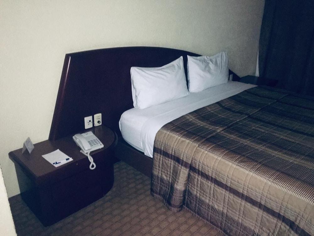 Hotel Concorde Toluca Extérieur photo